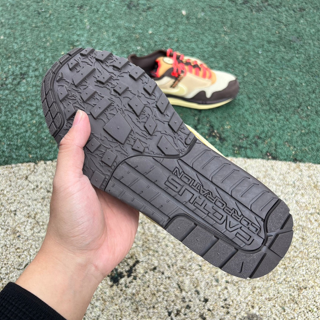 Air Max 1 x TS khaki